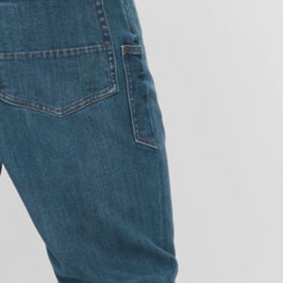 NWOT Duluth Trading Co. Men's
Ballroom Double Flex jeans Rain Medium Wash 33x34 - Picture 13 of 16